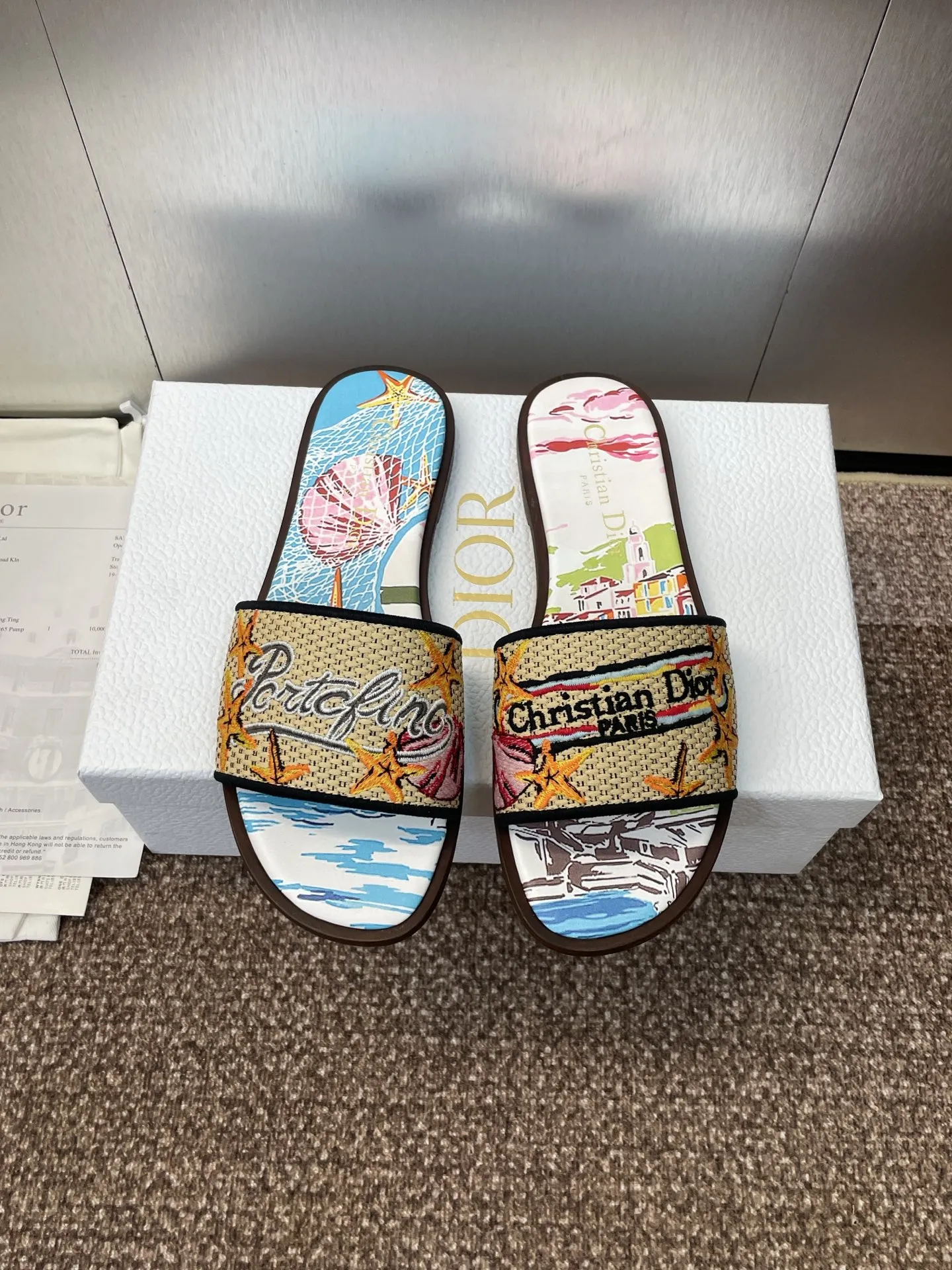 👟👟Ex-factory price 500👟👟 Dior 2025 spring and summer new style DWAY flat flip flops jelly color women's shoes CD letter logo three-dimensional embroidery round toe open toe color block sandals Material: upper imported raffia electric embroidery high temperature water-soluble cotton technical fabric + water-dyed sheepskin lining + Italian thickened leather outsole size: 34-42 (34.40.41.42. Customized, non-refundable and non-exchangeable)